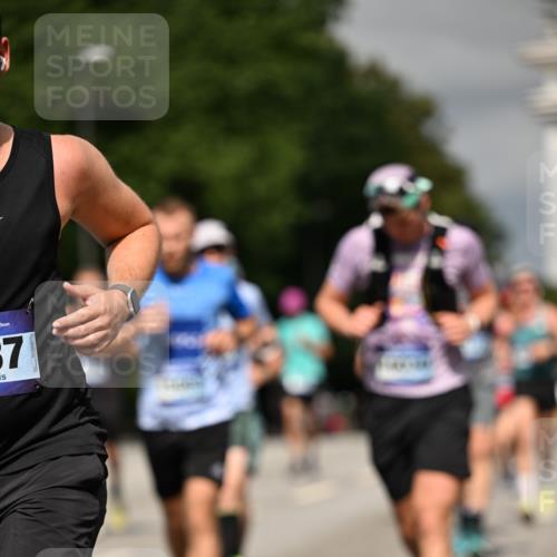29.06.2025 - hella hamburg halbmarathon Dr. Thomas Lammeyer http://msf.ph/oto/8325191 29.06.2025 10:17:32 Kennedybrücke 1007, 1194, 1859, 1939, 2055, 2359, 2721, 2904, 2961, 2987, 3218, 3729, 4001, 4795, 4950, 5232, 5631, 6026, 6207, 7346, 7460, 7913, 8913, 9128, 9612, 9631 meine-sportfotos.de