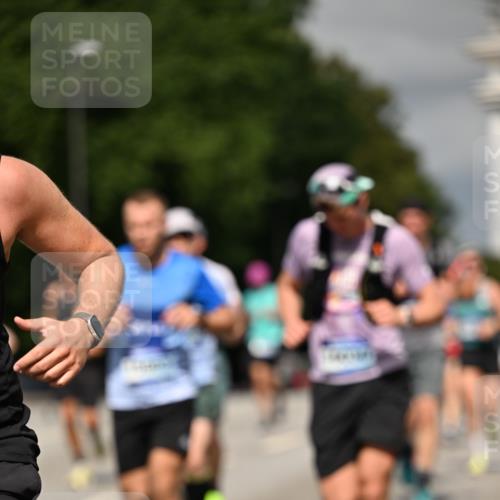 29.06.2025 - hella hamburg halbmarathon Dr. Thomas Lammeyer http://msf.ph/oto/8325216 29.06.2025 10:17:32 Kennedybrücke 1007, 1194, 1859, 1939, 2055, 2359, 2721, 2904, 2961, 2987, 3218, 3729, 4001, 4795, 4950, 5232, 5631, 6026, 6207, 7346, 7460, 7913, 8913, 9128, 9612, 9631 meine-sportfotos.de