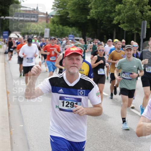 29.06.2025 - hella hamburg halbmarathon Jannik Wohlers http://msf.ph/oto/8325278 29.06.2025 10:39:45 Lombardsbrücke 1018, 1037, 1058, 1076, 1291, 1691, 2019, 2109, 2254, 2515, 2572, 2866, 2888, 3237, 3515, 3607, 3808, 4173, 4271, 4471, 4756, 5113, 5229, 5263, 5351, 5352, 5877, 5901, 6097, 6548, 6673, 6750, 6866, 6876, 6890, 6920, 7108, 7174, 7455, 7456, 7675, 7850, 8815, 9187, 9195, 9292, 9495, 10474, 10806, 10818, 10953, 11188, 11242, 11244, 11653, 11717, 12414, 12444, 12501, 12760, 12906, 13005, 13069, 13290, 13410, 13577, 13651, 14578, 15111, 16681 meine-sportfotos.de
