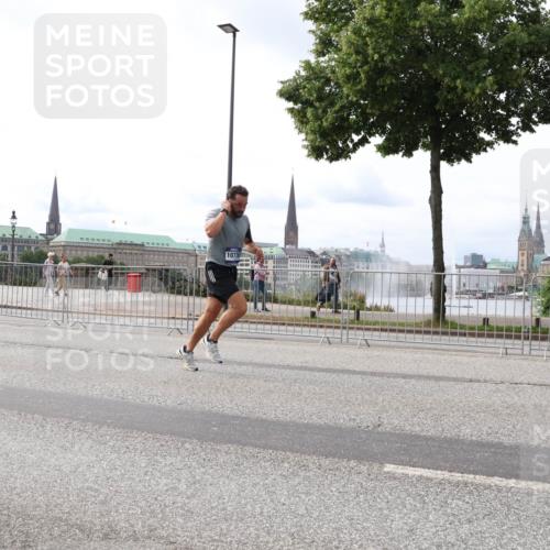 29.06.2025 - hella hamburg halbmarathon Lena Gebhardt http://msf.ph/oto/8325297 29.06.2025 10:23:14 Lombardsbrücke 10739, 1029, 1048, 1362, 1853, 2766, 2925, 3003, 3029, 3034, 4190, 4266, 4728, 4793, 5629, 6502, 6578, 6784, 6785, 6849, 7029, 7266, 7820, 7891, 8687, 8688, 8716, 8918, 8920, 9133, 9301, 9877, 9913, 10205, 10739, 10826, 11798, 11879, 12025, 12073, 12190, 12265, 12874, 13560, 13921, 14041, 14265, 14338, 14510, 14512, 14525, 14801, 14821, 15709, 16185, 16416, 16558, 17013, 17099, 17207, 17299, 17719 meine-sportfotos.de