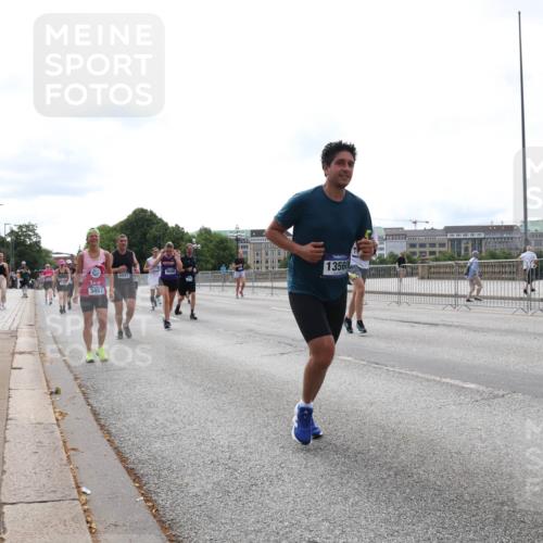 29.06.2025 - hella hamburg halbmarathon Lena Gebhardt http://msf.ph/oto/8325355 29.06.2025 10:23:16 Lombardsbrücke 3457, 8687, 13560, 1029, 1048, 1362, 1853, 2925, 3029, 3034, 4190, 4266, 4391, 4728, 4793, 5629, 6502, 6578, 6784, 6785, 6849, 7029, 7266, 7820, 7891, 8687, 8688, 8716, 8918, 8920, 9133, 9301, 9877, 9913, 10205, 10739, 11798, 11879, 12025, 12073, 12190, 12265, 12874, 13560, 13921, 14041, 14265, 14338, 14510, 14512, 14525, 14821, 15709, 16185, 16416, 16558, 17013, 17099, 17207, 17299, 17719 meine-sportfotos.de