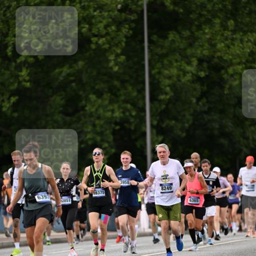29.06.2025 - hella hamburg halbmarathon Dr. Thomas Lammeyer http://msf.ph/oto/8325387 29.06.2025 10:39:29 Kennedybrücke 1417, 1497, 1821, 1849, 2198, 2265, 2787, 3170, 3409, 3958, 4333, 4564, 4696, 4703, 5027, 5793, 6335, 6365, 6379, 6397, 6471, 6571, 6746, 6803, 6859, 7020, 7386, 7733, 8249, 8296, 9342, 9803, 10335, 10358, 10360, 10393, 10464, 11320 meine-sportfotos.de