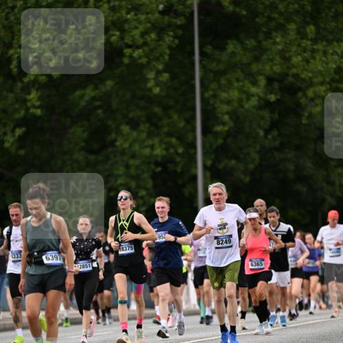 29.06.2025 - hella hamburg halbmarathon Dr. Thomas Lammeyer http://msf.ph/oto/8325425 29.06.2025 10:39:30 Kennedybrücke 1417, 1497, 1821, 1849, 2198, 2265, 2787, 3170, 3409, 3958, 4333, 4564, 4696, 4703, 5027, 5793, 6029, 6335, 6365, 6379, 6397, 6471, 6571, 6746, 6803, 6859, 7020, 7386, 7733, 8249, 8296, 9342, 9803, 10335, 10358, 10360, 10393, 10464, 11320 meine-sportfotos.de