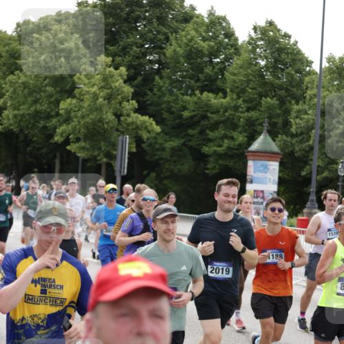 29.06.2025 - hella hamburg halbmarathon Jannik Wohlers http://msf.ph/oto/8325439 29.06.2025 10:39:46 Lombardsbrücke 1018, 1037, 1058, 1076, 1291, 1691, 2019, 2109, 2254, 2515, 2572, 2866, 2888, 3237, 3515, 3607, 3808, 4173, 4271, 4471, 4756, 5113, 5229, 5263, 5351, 5352, 5877, 5901, 6097, 6463, 6548, 6673, 6750, 6866, 6876, 6890, 6920, 7108, 7174, 7455, 7675, 7850, 8815, 9187, 9195, 9292, 9495, 10474, 10806, 10818, 10953, 11188, 11242, 11244, 11653, 11717, 12414, 12444, 12501, 12760, 12906, 13005, 13069, 13290, 13410, 13577, 13651, 15111, 16681, 17318 meine-sportfotos.de