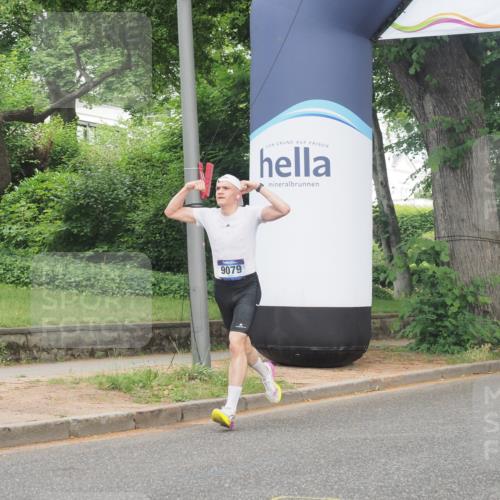 29.06.2025 - hella hamburg halbmarathon KatJ http://msf.ph/oto/8325441 29.06.2025 10:17:00 Zwischen KM18-KM19  meine-sportfotos.de