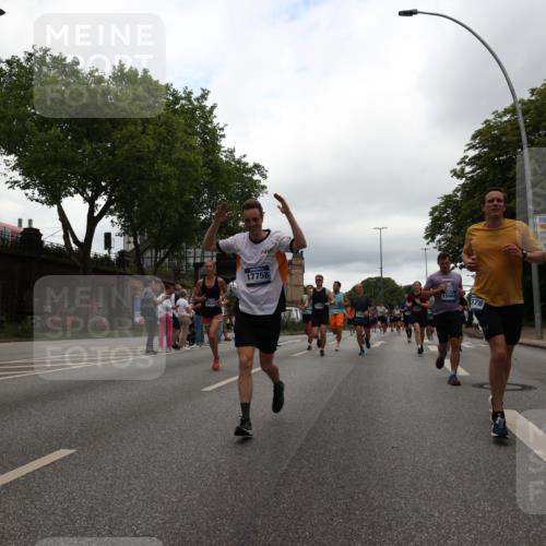 29.06.2025 - hella hamburg halbmarathon Yannick Fuchs http://msf.ph/oto/8325519 29.06.2025 10:51:28 20KM 1200, 1239, 1563, 1715, 1719, 1972, 2236, 2606, 2652, 2806, 3141, 3575, 4261, 4579, 5015, 5134, 5391, 5457, 5458, 6281, 6302, 6720, 6892, 7159, 7269, 7833, 8744, 9450, 10383, 10408, 12144, 12509, 12773, 12774, 13376, 13523, 13664, 14361, 14737, 14881, 14951, 15090, 15110, 15189, 15220, 15229, 15349, 15664, 16418, 17201, 17455, 17758, 17769, 18508 meine-sportfotos.de