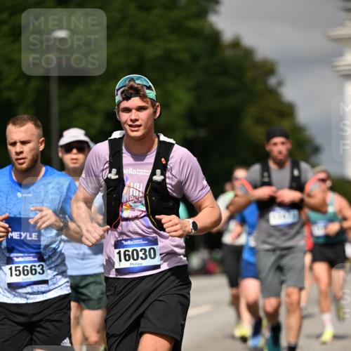 29.06.2025 - hella hamburg halbmarathon Dr. Thomas Lammeyer http://msf.ph/oto/8325522 29.06.2025 10:17:33 Kennedybrücke 1194, 1859, 1939, 2055, 2359, 2721, 2904, 2961, 2987, 3218, 3729, 4001, 4795, 4950, 5232, 5631, 6026, 6207, 7346, 7460, 7913, 8913, 9128, 9612, 9631 meine-sportfotos.de