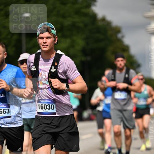 29.06.2025 - hella hamburg halbmarathon Dr. Thomas Lammeyer http://msf.ph/oto/8325535 29.06.2025 10:17:33 Kennedybrücke 1194, 1859, 1939, 2055, 2359, 2721, 2904, 2961, 2987, 3218, 3729, 4001, 4795, 4950, 5232, 5631, 6026, 6207, 7346, 7460, 7913, 8913, 9128, 9612, 9631 meine-sportfotos.de