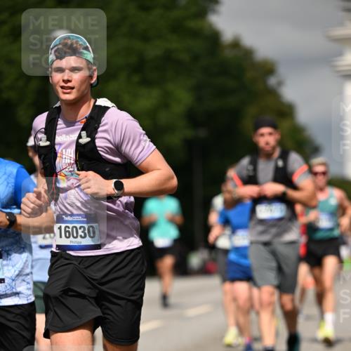 29.06.2025 - hella hamburg halbmarathon Dr. Thomas Lammeyer http://msf.ph/oto/8325548 29.06.2025 10:17:33 Kennedybrücke 1194, 1859, 1939, 2055, 2359, 2721, 2904, 2961, 2987, 3218, 3729, 4001, 4795, 4950, 5232, 5631, 6026, 6207, 7346, 7460, 7913, 8913, 9128, 9612, 9631 meine-sportfotos.de