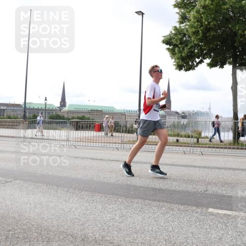 29.06.2025 - hella hamburg halbmarathon Lena Gebhardt http://msf.ph/oto/8325549 29.06.2025 10:23:18 Lombardsbrücke 1048, 1362, 1853, 2925, 3029, 3034, 4190, 4266, 4391, 4728, 4793, 5406, 5629, 6502, 6578, 6784, 6785, 6849, 7029, 7266, 7820, 7891, 8687, 8688, 8716, 8918, 8920, 9133, 9301, 9877, 9913, 10205, 10739, 11798, 11879, 12025, 12073, 12190, 12265, 12874, 13560, 13921, 14041, 14265, 14338, 14510, 14512, 14821, 15709, 16185, 16251, 16416, 16558, 17013, 17099, 17199, 17207, 17299, 17719 meine-sportfotos.de