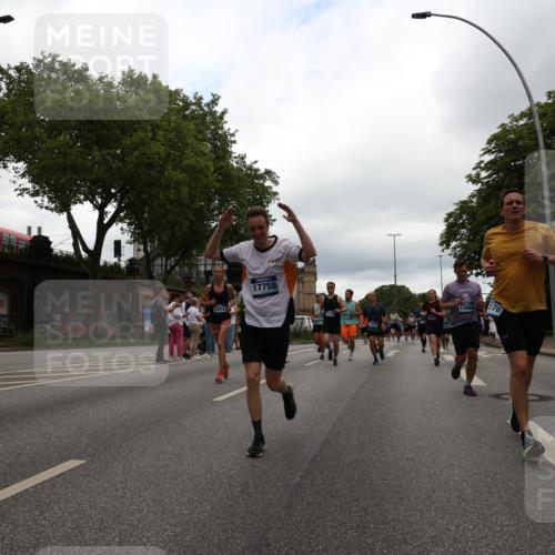 29.06.2025 - hella hamburg halbmarathon Yannick Fuchs http://msf.ph/oto/8325550 29.06.2025 10:51:28 20KM 1200, 1239, 1563, 1715, 1719, 1972, 2236, 2606, 2652, 2806, 3141, 3575, 4261, 4579, 5015, 5134, 5391, 5457, 5458, 6281, 6302, 6720, 6892, 7159, 7269, 7833, 8744, 9450, 10383, 10408, 12144, 12509, 12773, 12774, 13376, 13523, 13664, 14361, 14737, 14881, 14951, 15090, 15110, 15189, 15220, 15229, 15349, 15664, 16418, 17201, 17455, 17758, 17769, 18508 meine-sportfotos.de