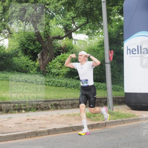 29.06.2025 - hella hamburg halbmarathon KatJ http://msf.ph/oto/8325558 29.06.2025 10:17:01 Zwischen KM18-KM19  meine-sportfotos.de