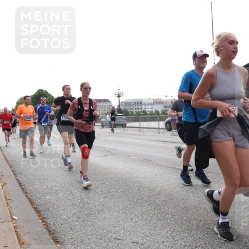 29.06.2025 - hella hamburg halbmarathon Lena Gebhardt http://msf.ph/oto/8325564 29.06.2025 10:37:42 Lombardsbrücke 12424, 2640, 6243, 173, 16582, 1022, 1276, 1337, 1475, 1578, 1799, 1819, 1985, 2016, 2199, 2486, 2640, 2853, 3230, 3246, 3633, 4097, 5139, 5146, 5171, 5186, 5522, 5560, 5790, 5875, 5940, 6243, 6362, 6697, 6821, 6955, 7085, 7124, 7235, 7244, 7321, 7350, 7544, 7696, 7777, 7823, 8811, 8843, 8985, 9247, 9288, 9524, 9895, 10159, 10506, 10836, 11087, 11543, 12123, 12254, 12472, 12824, 16680, 17798 meine-sportfotos.de