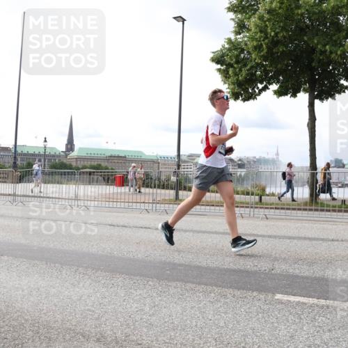 29.06.2025 - hella hamburg halbmarathon Lena Gebhardt http://msf.ph/oto/8325588 29.06.2025 10:23:18 Lombardsbrücke 1048, 1362, 1853, 2925, 3029, 3034, 4190, 4266, 4391, 4728, 4793, 5406, 5629, 6502, 6578, 6784, 6785, 6849, 7029, 7266, 7820, 7891, 8687, 8688, 8716, 8918, 8920, 9133, 9301, 9877, 9913, 10205, 10739, 11798, 11879, 12025, 12073, 12190, 12265, 12874, 13560, 13921, 14041, 14265, 14338, 14510, 14512, 14821, 15709, 16185, 16251, 16416, 16558, 17013, 17099, 17199, 17207, 17299, 17719 meine-sportfotos.de