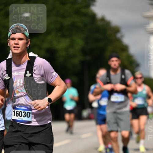 29.06.2025 - hella hamburg halbmarathon Dr. Thomas Lammeyer http://msf.ph/oto/8325595 29.06.2025 10:17:34 Kennedybrücke 1194, 1859, 1939, 2055, 2359, 2721, 2891, 2904, 2961, 2987, 3218, 3729, 4001, 4795, 4950, 5232, 5631, 6026, 6207, 7346, 7460, 7462, 7913, 8913, 9128, 9612, 9631 meine-sportfotos.de