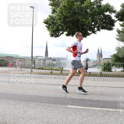 29.06.2025 - hella hamburg halbmarathon Lena Gebhardt http://msf.ph/oto/8325608 29.06.2025 10:23:18 Lombardsbrücke 117, 1048, 1362, 1853, 2925, 3029, 3034, 4190, 4266, 4391, 4728, 4793, 5406, 5629, 6502, 6578, 6784, 6785, 6849, 7029, 7266, 7820, 7891, 8687, 8688, 8716, 8918, 8920, 9133, 9301, 9877, 9913, 10205, 10739, 11798, 11879, 12025, 12073, 12190, 12265, 12874, 13560, 13921, 14041, 14265, 14338, 14510, 14512, 14821, 15709, 16185, 16251, 16416, 16558, 17013, 17099, 17199, 17207, 17299, 17719 meine-sportfotos.de