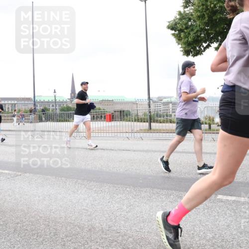 29.06.2025 - hella hamburg halbmarathon Lena Gebhardt http://msf.ph/oto/8325630 29.06.2025 10:57:42 Lombardsbrücke 1123, 1242, 1248, 1265, 1643, 2015, 2041, 2451, 2567, 2900, 3191, 3195, 3385, 3388, 3433, 3644, 3723, 3750, 3954, 4059, 4086, 4106, 4180, 4197, 4521, 4830, 5117, 5316, 5632, 5736, 5738, 6316, 6337, 6827, 6857, 6916, 7172, 7193, 7556, 7720, 7728, 7787, 8035, 8159, 8287, 8386, 8474, 8540, 8552, 8708, 8713, 8773, 8851, 8853, 8873, 9059, 9110, 9233, 9318, 9394, 9398, 9436, 9496, 9613 meine-sportfotos.de