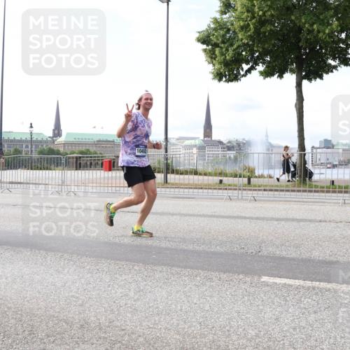 29.06.2025 - hella hamburg halbmarathon Lena Gebhardt http://msf.ph/oto/8325645 29.06.2025 10:12:56 Lombardsbrücke 11720, 10402, 1020, 1051, 1249, 1610, 1785, 1851, 1939, 2531, 2891, 2942, 2963, 2964, 3182, 3248, 3262, 4532, 4554, 5150, 5166, 5597, 5598, 6207, 7014, 7873, 7907, 8398, 8405, 8917, 8971, 9141, 10067, 10402, 10581, 11025, 11720, 12456, 13566, 13816, 14404, 14540, 14869, 15012, 15369, 15531, 16030, 16255, 16323, 16437, 16473, 16826, 16911, 17061, 17699, 17988, 17994, 18048, 18178, 18320, 18493, 18530, 18732 meine-sportfotos.de