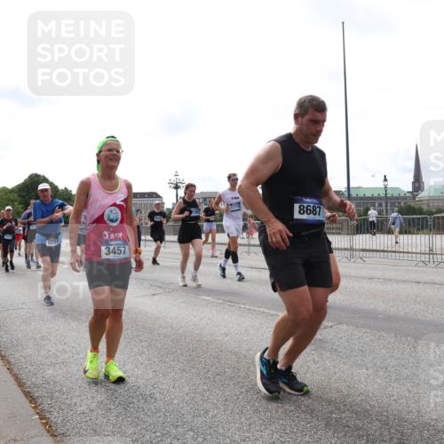 29.06.2025 - hella hamburg halbmarathon Lena Gebhardt http://msf.ph/oto/8325658 29.06.2025 10:23:19 Lombardsbrücke 9301, 3457, 8920, 17719, 8687, 1048, 1362, 1853, 2925, 3029, 3034, 4190, 4266, 4391, 4728, 4793, 5406, 5629, 6502, 6578, 6784, 6785, 6849, 7029, 7266, 7820, 7891, 8687, 8688, 8716, 8918, 8920, 9133, 9301, 9877, 9913, 10205, 10739, 11798, 11879, 12025, 12073, 12190, 12265, 12874, 13560, 14041, 14265, 14338, 14510, 14512, 14821, 15709, 16185, 16251, 16416, 16558, 17013, 17099, 17199, 17207, 17299, 17719 meine-sportfotos.de