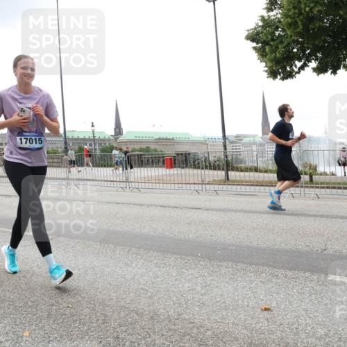 29.06.2025 - hella hamburg halbmarathon Lena Gebhardt http://msf.ph/oto/8325682 29.06.2025 10:47:22 Lombardsbrücke 17015, 1073, 1185, 1286, 1434, 1463, 1523, 1593, 1607, 1704, 1961, 2148, 2211, 2327, 2407, 2537, 2555, 2556, 2665, 2882, 2981, 2994, 3339, 4037, 4184, 4239, 4325, 4423, 4483, 4806, 4895, 4974, 4975, 5111, 5114, 5621, 5622, 5796, 5895, 5953, 6255, 6256, 6485, 6496, 6879, 6995, 7073, 7403, 7430, 7431, 7630, 7631, 7970, 8105, 8131, 8270, 8486, 8550, 8684, 8706, 8915, 8953, 8967, 9018, 9687, 11351, 11458, 11730, 11738 meine-sportfotos.de