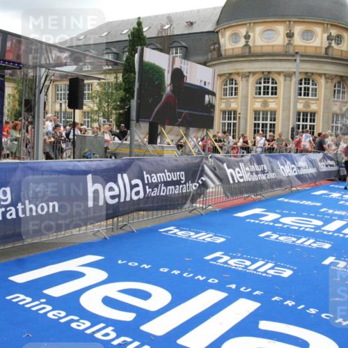 29.06.2025 - hella hamburg halbmarathon Michael Strokosch http://msf.ph/oto/8325724 29.06.2025 10:48:46 Ziel 1094, 1884, 2442, 4553, 9482, 9538, 10859, 11519, 12533, 14511, 15384, 17127 meine-sportfotos.de