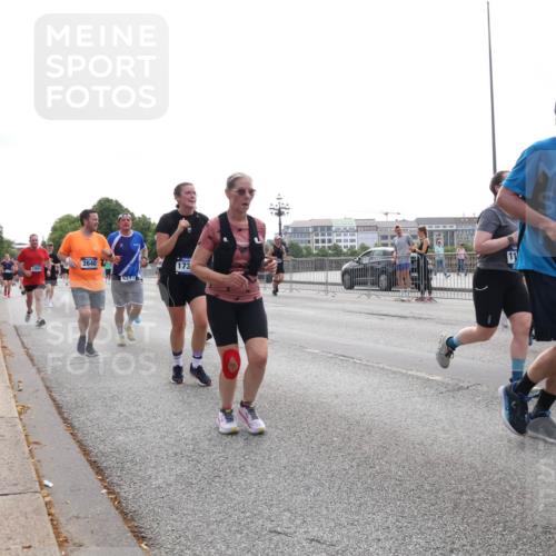 29.06.2025 - hella hamburg halbmarathon Lena Gebhardt http://msf.ph/oto/8325757 29.06.2025 10:37:42 Lombardsbrücke 2640, 6243, 173, 1022, 1276, 1337, 1475, 1578, 1799, 1819, 1985, 2016, 2199, 2486, 2640, 2853, 3230, 3246, 3633, 4097, 5139, 5146, 5171, 5186, 5522, 5560, 5790, 5875, 5940, 6243, 6362, 6697, 6821, 6955, 7085, 7124, 7235, 7244, 7321, 7350, 7544, 7696, 7777, 7823, 8811, 8843, 8985, 9247, 9288, 9524, 9895, 10159, 10506, 10836, 11087, 11543, 12123, 12254, 12472, 12824, 16680, 17798 meine-sportfotos.de
