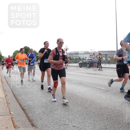29.06.2025 - hella hamburg halbmarathon Lena Gebhardt http://msf.ph/oto/8325797 29.06.2025 10:37:42 Lombardsbrücke 12624, 2640, 6243, 173, 11183, 7124, 1022, 1276, 1337, 1475, 1578, 1799, 1819, 1985, 2016, 2199, 2486, 2640, 2853, 3230, 3246, 3633, 4097, 5139, 5146, 5171, 5186, 5522, 5560, 5790, 5875, 5940, 6243, 6362, 6697, 6821, 6955, 7085, 7124, 7235, 7244, 7321, 7350, 7544, 7696, 7777, 7823, 8811, 8843, 8985, 9247, 9288, 9524, 9895, 10159, 10506, 10836, 11087, 11543, 12123, 12254, 12472, 12824, 16680, 17798 meine-sportfotos.de