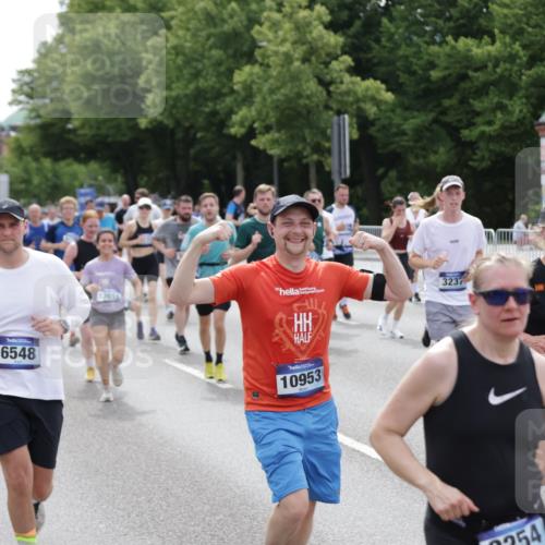 29.06.2025 - hella hamburg halbmarathon Jannik Wohlers http://msf.ph/oto/8325814 29.06.2025 10:39:48 Lombardsbrücke 1018, 1037, 1058, 1291, 1691, 2019, 2109, 2254, 2515, 2572, 2866, 2888, 3237, 3295, 3515, 3607, 3808, 4173, 4271, 4471, 4756, 5113, 5263, 5351, 5352, 5877, 5901, 6097, 6463, 6548, 6673, 6750, 6866, 6876, 6890, 6920, 7108, 7174, 7675, 7850, 8815, 9187, 9195, 9495, 10474, 10806, 10818, 10953, 11176, 11188, 11244, 11653, 11717, 11970, 11973, 12364, 12444, 12501, 12760, 13005, 13069, 13290, 13410, 13466, 13577, 13651, 14851, 15549, 15927, 16681, 17318 meine-sportfotos.de