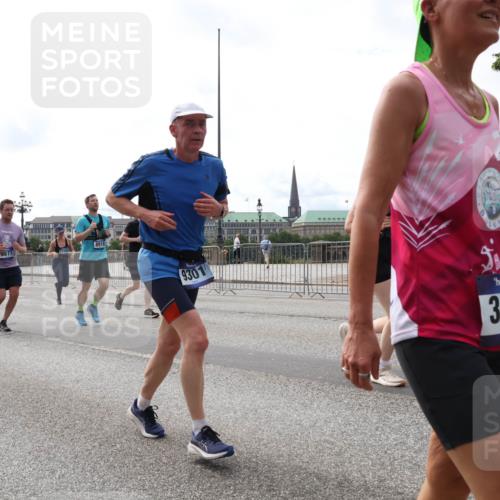 29.06.2025 - hella hamburg halbmarathon Lena Gebhardt http://msf.ph/oto/8325887 29.06.2025 10:23:21 Lombardsbrücke 14338, 9877, 8918, 9301, 345, 1048, 1304, 1362, 1853, 2925, 3029, 3034, 4190, 4266, 4391, 4728, 4793, 5160, 5406, 6502, 6578, 6784, 6785, 6849, 7029, 7266, 7820, 7891, 8687, 8688, 8716, 8918, 8920, 9133, 9301, 9877, 9913, 10205, 10739, 11300, 11798, 11879, 12025, 12073, 12190, 12265, 12874, 13560, 14041, 14265, 14338, 14510, 14512, 14821, 15709, 16185, 16251, 16416, 16558, 17013, 17099, 17199, 17207, 17299, 17719 meine-sportfotos.de