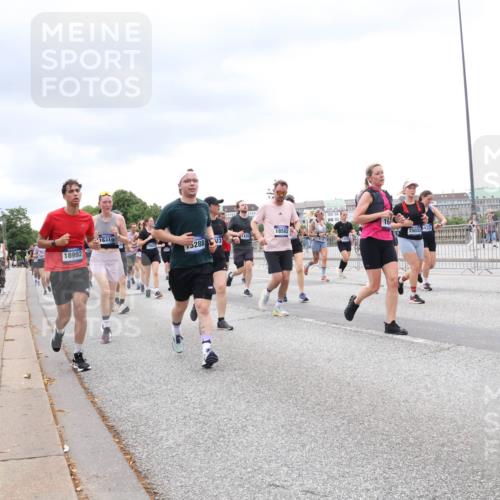 29.06.2025 - hella hamburg halbmarathon Lena Gebhardt http://msf.ph/oto/8325914 29.06.2025 10:57:44 Lombardsbrücke 16319, 18583, 18992, 17023, 5288, 13, 15033, 433, 17783, 1123, 1242, 1248, 1265, 1388, 1643, 2015, 2041, 2451, 2567, 2900, 3191, 3195, 3385, 3388, 3433, 3644, 3750, 3936, 3954, 4059, 4086, 4106, 4180, 4197, 4429, 4521, 4830, 5117, 5316, 5632, 5736, 5738, 6316, 6337, 6827, 6857, 6916, 7172, 7193, 7556, 7720, 7728, 8035, 8159, 8287, 8386, 8474, 8540, 8552, 8708, 8713, 8773, 8851, 8853, 8873, 9059, 9110, 9233, 9318, 9394, 9398, 9436, 9496, 9613 meine-sportfotos.de
