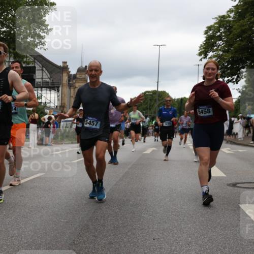 29.06.2025 - hella hamburg halbmarathon Yannick Fuchs http://msf.ph/oto/8325924 29.06.2025 10:51:30 20KM 1200, 1239, 1563, 1715, 1719, 1972, 2236, 2606, 2652, 2806, 3141, 3575, 4261, 4579, 5015, 5134, 5391, 5457, 5458, 6281, 6302, 6720, 6892, 7159, 7833, 8744, 9450, 10383, 10408, 12144, 12509, 12773, 12774, 13376, 13664, 14737, 14951, 15090, 15189, 15220, 15229, 15349, 15664, 16418, 16517, 17455, 17543, 17758, 18508 meine-sportfotos.de