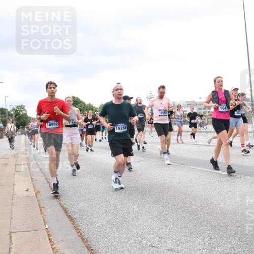 29.06.2025 - hella hamburg halbmarathon Lena Gebhardt http://msf.ph/oto/8325934 29.06.2025 10:57:45 Lombardsbrücke 18992, 15288, 18583, 164, 14256, 1500343, 1123, 1242, 1248, 1265, 1388, 1643, 2015, 2041, 2451, 2567, 2900, 3191, 3195, 3385, 3388, 3433, 3644, 3750, 3936, 3954, 4059, 4086, 4106, 4180, 4197, 4429, 4521, 4830, 5117, 5632, 5676, 5736, 5738, 6316, 6337, 6827, 6857, 6916, 7172, 7193, 7556, 7720, 7728, 8035, 8159, 8287, 8386, 8474, 8540, 8552, 8708, 8713, 8773, 8851, 8853, 8873, 9059, 9180, 9233, 9318, 9394, 9398, 9436, 9496, 9613 meine-sportfotos.de