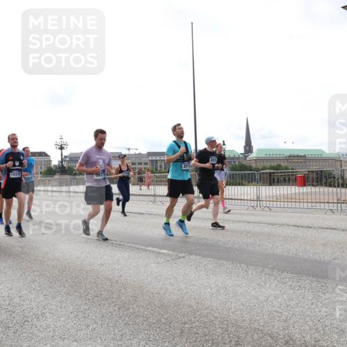 29.06.2025 - hella hamburg halbmarathon Lena Gebhardt http://msf.ph/oto/8325946 29.06.2025 10:23:22 Lombardsbrücke 2766, 2925, 16558, 14338, 8918, 8920, 1048, 1304, 1362, 1853, 2925, 3029, 3034, 4190, 4266, 4391, 4728, 4793, 5160, 5406, 6502, 6578, 6784, 6785, 6849, 7029, 7266, 7820, 7891, 8687, 8688, 8716, 8918, 8920, 9133, 9301, 9877, 9913, 10205, 10739, 11300, 11798, 11879, 12025, 12073, 12190, 12265, 12874, 13560, 14041, 14265, 14338, 14510, 14512, 14821, 15709, 16185, 16251, 16416, 16558, 17013, 17099, 17199, 17207, 17299, 17719 meine-sportfotos.de