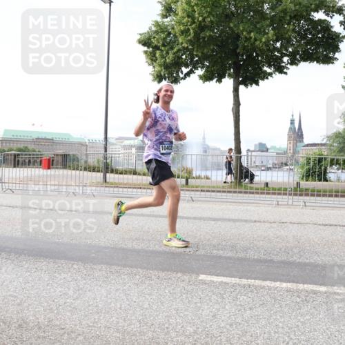 29.06.2025 - hella hamburg halbmarathon Lena Gebhardt http://msf.ph/oto/8325954 29.06.2025 10:12:56 Lombardsbrücke 11720, 10402, 1020, 1051, 1249, 1610, 1785, 1851, 1939, 2531, 2891, 2942, 2963, 2964, 3182, 3248, 3262, 4532, 4554, 5150, 5166, 5597, 5598, 6207, 7014, 7873, 7907, 8398, 8405, 8917, 8971, 9141, 10067, 10402, 10581, 11025, 11720, 12456, 13566, 13816, 14404, 14540, 14869, 15012, 15369, 15531, 16030, 16255, 16323, 16437, 16473, 16826, 16911, 17061, 17699, 17988, 17994, 18048, 18178, 18320, 18493, 18530, 18732 meine-sportfotos.de