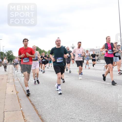 29.06.2025 - hella hamburg halbmarathon Lena Gebhardt http://msf.ph/oto/8325957 29.06.2025 10:57:45 Lombardsbrücke 18992, 319, 17023, 15288, 1858, 1643, 150343, 1123, 1242, 1248, 1265, 1388, 1643, 2015, 2041, 2451, 2567, 2900, 3191, 3195, 3385, 3388, 3433, 3644, 3750, 3936, 3954, 4059, 4086, 4106, 4180, 4197, 4429, 4521, 4830, 5117, 5632, 5676, 5736, 5738, 6316, 6337, 6827, 6857, 6916, 7172, 7193, 7556, 7720, 7728, 8035, 8159, 8287, 8386, 8474, 8540, 8552, 8708, 8713, 8773, 8851, 8853, 8873, 9059, 9180, 9233, 9318, 9394, 9398, 9436, 9496, 9613 meine-sportfotos.de