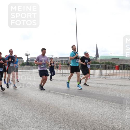 29.06.2025 - hella hamburg halbmarathon Lena Gebhardt http://msf.ph/oto/8325976 29.06.2025 10:23:22 Lombardsbrücke 2766, 1207, 2925, 16558, 14338, 891, 8920, 9877, 1048, 1304, 1362, 1853, 2925, 3029, 3034, 4190, 4266, 4391, 4728, 4793, 5160, 5406, 6502, 6578, 6784, 6785, 6849, 7029, 7266, 7820, 7891, 8687, 8688, 8716, 8918, 8920, 9133, 9301, 9877, 9913, 10205, 10739, 11300, 11798, 11879, 12025, 12073, 12190, 12265, 12874, 13560, 14041, 14265, 14338, 14510, 14512, 14821, 15709, 16185, 16251, 16416, 16558, 17013, 17099, 17199, 17207, 17299, 17719 meine-sportfotos.de