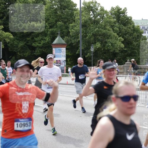29.06.2025 - hella hamburg halbmarathon Jannik Wohlers http://msf.ph/oto/8326044 29.06.2025 10:39:49 Lombardsbrücke 1018, 1037, 1291, 1691, 2019, 2109, 2254, 2515, 2572, 2866, 2888, 3237, 3295, 3515, 3607, 3808, 3810, 4173, 4271, 4471, 4756, 5113, 5263, 5351, 5352, 5877, 5901, 5975, 6097, 6463, 6548, 6673, 6750, 6866, 6876, 6890, 6920, 7108, 7174, 7675, 7850, 8815, 9187, 9495, 10474, 10806, 10818, 10953, 11176, 11188, 11244, 11653, 11717, 11970, 11973, 12364, 12444, 12501, 12760, 13005, 13069, 13290, 13410, 13466, 13577, 13651, 14851, 15549, 15927, 16681, 17318 meine-sportfotos.de