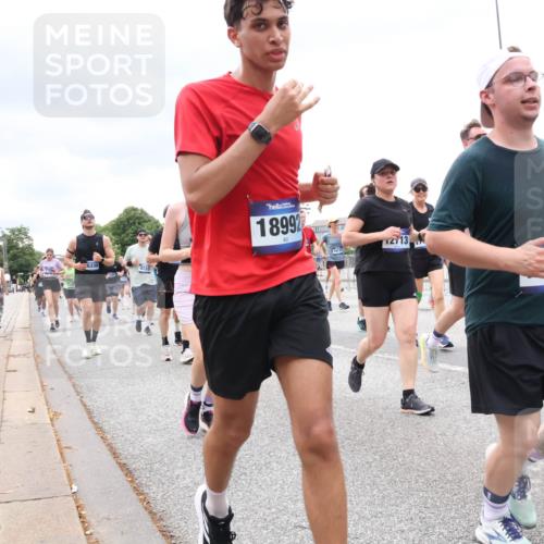 29.06.2025 - hella hamburg halbmarathon Lena Gebhardt http://msf.ph/oto/8326054 29.06.2025 10:57:46 Lombardsbrücke 6330, 9233, 18992, 2713, 170, 3385, 1123, 1242, 1248, 1265, 1388, 1643, 2015, 2041, 2451, 2567, 2900, 3191, 3385, 3388, 3433, 3644, 3750, 3936, 3954, 4059, 4180, 4197, 4429, 4521, 4830, 5117, 5632, 5676, 5736, 5738, 6316, 6337, 6827, 6857, 6916, 7172, 7193, 7556, 7720, 7728, 7977, 7990, 8035, 8159, 8287, 8386, 8474, 8540, 8552, 8708, 8713, 8773, 8853, 8873, 9059, 9180, 9233, 9318, 9394, 9398, 9436, 9481, 9496, 9613, 9832 meine-sportfotos.de