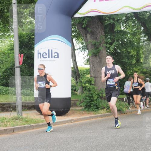 29.06.2025 - hella hamburg halbmarathon KatJ http://msf.ph/oto/8326070 29.06.2025 10:17:03 Zwischen KM18-KM19  meine-sportfotos.de