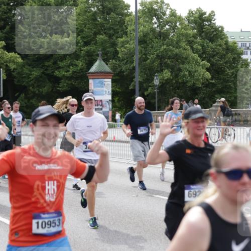 29.06.2025 - hella hamburg halbmarathon Jannik Wohlers http://msf.ph/oto/8326099 29.06.2025 10:39:49 Lombardsbrücke 1018, 1037, 1291, 1691, 2019, 2109, 2254, 2515, 2572, 2866, 2888, 3237, 3295, 3515, 3607, 3808, 3810, 4173, 4271, 4471, 4756, 5113, 5263, 5351, 5352, 5877, 5901, 5975, 6097, 6463, 6548, 6673, 6750, 6866, 6876, 6890, 6920, 7108, 7174, 7675, 7850, 8815, 9187, 9495, 10474, 10806, 10818, 10953, 11176, 11188, 11244, 11653, 11717, 11970, 11973, 12364, 12444, 12501, 12760, 13005, 13069, 13290, 13410, 13466, 13577, 13651, 14851, 15549, 15927, 16681, 17318 meine-sportfotos.de