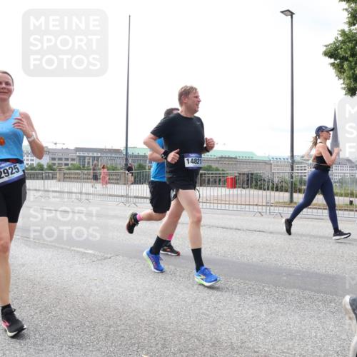 29.06.2025 - hella hamburg halbmarathon Lena Gebhardt http://msf.ph/oto/8326150 29.06.2025 10:23:25 Lombardsbrücke 1362, 2073, 2925, 14821, 1048, 1304, 1362, 1853, 2925, 3029, 3034, 4190, 4266, 4391, 4646, 4728, 4793, 5160, 5406, 6502, 6578, 6747, 6784, 6785, 6849, 7029, 7820, 7891, 8031, 8687, 8688, 8716, 8918, 8920, 9133, 9301, 9715, 9877, 9913, 10205, 10649, 10739, 11300, 11793, 11798, 11879, 12025, 12073, 12265, 12874, 13560, 14041, 14265, 14338, 14510, 14512, 14821, 15709, 16185, 16251, 16416, 16558, 17013, 17099, 17199, 17207, 17299, 17719 meine-sportfotos.de
