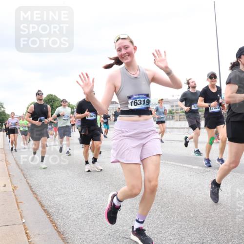 29.06.2025 - hella hamburg halbmarathon Lena Gebhardt http://msf.ph/oto/8326162 29.06.2025 10:57:46 Lombardsbrücke 7720, 9233, 7025, 16319, 12713, 1425, 17029, 1123, 1242, 1248, 1265, 1388, 1643, 2015, 2041, 2451, 2567, 2900, 3191, 3385, 3388, 3433, 3644, 3750, 3936, 3954, 4059, 4180, 4197, 4429, 4521, 4830, 5117, 5632, 5676, 5736, 5738, 6316, 6337, 6827, 6857, 6916, 7172, 7193, 7556, 7720, 7728, 7977, 7990, 8035, 8159, 8287, 8386, 8474, 8540, 8552, 8708, 8713, 8773, 8853, 8873, 9059, 9180, 9233, 9318, 9394, 9398, 9436, 9481, 9496, 9613, 9832 meine-sportfotos.de