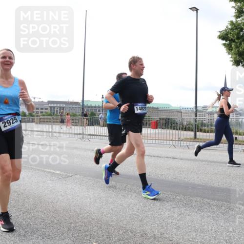 29.06.2025 - hella hamburg halbmarathon Lena Gebhardt http://msf.ph/oto/8326189 29.06.2025 10:23:25 Lombardsbrücke 362, 12073, 2925, 14821, 1048, 1304, 1362, 1853, 2925, 3029, 3034, 4190, 4266, 4391, 4646, 4728, 4793, 5160, 5406, 6502, 6578, 6747, 6784, 6785, 6849, 7029, 7820, 7891, 8031, 8687, 8688, 8716, 8918, 8920, 9133, 9301, 9715, 9877, 9913, 10205, 10649, 10739, 11300, 11793, 11798, 11879, 12025, 12073, 12265, 12874, 13560, 14041, 14265, 14338, 14510, 14512, 14821, 15709, 16185, 16251, 16416, 16558, 17013, 17099, 17199, 17207, 17299, 17719 meine-sportfotos.de
