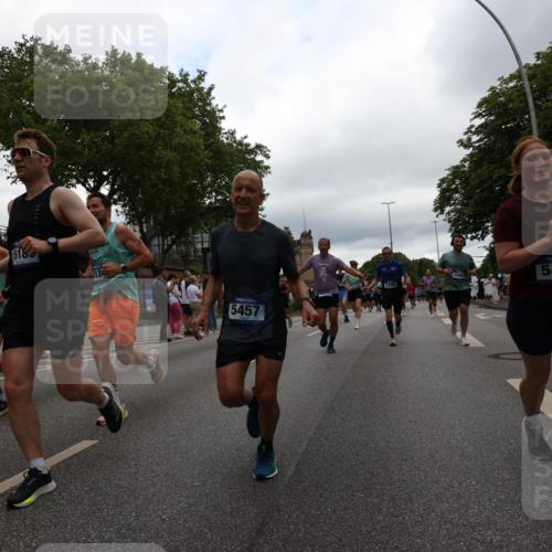29.06.2025 - hella hamburg halbmarathon Yannick Fuchs http://msf.ph/oto/8326205 29.06.2025 10:51:31 20KM 1200, 1239, 1563, 1715, 1719, 1972, 2236, 2606, 2652, 2759, 2806, 2883, 3141, 3575, 4261, 4579, 5015, 5134, 5391, 5457, 5458, 6281, 6302, 6720, 6892, 7159, 7833, 8744, 9450, 10383, 10408, 10599, 12144, 12509, 12773, 12774, 13376, 13664, 14737, 14951, 15090, 15189, 15220, 15229, 15349, 15664, 16418, 16517, 17455, 17543, 17758, 18508 meine-sportfotos.de