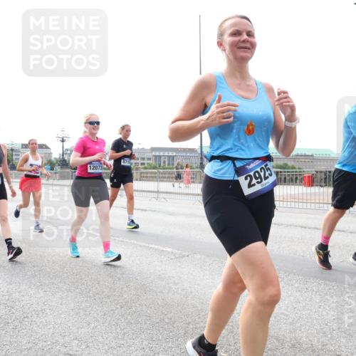 29.06.2025 - hella hamburg halbmarathon Lena Gebhardt http://msf.ph/oto/8326253 29.06.2025 10:23:25 Lombardsbrücke 6502, 17013, 2766, 12073, 8716, 2925, 1720, 1048, 1304, 1362, 1853, 2925, 3029, 3034, 4190, 4266, 4391, 4646, 4728, 4793, 5160, 5406, 6502, 6578, 6747, 6784, 6785, 6849, 7029, 7820, 7891, 8031, 8687, 8688, 8716, 8918, 8920, 9133, 9301, 9715, 9877, 9913, 10205, 10649, 10739, 11300, 11793, 11798, 11879, 12025, 12073, 12265, 12874, 13560, 14041, 14265, 14338, 14510, 14512, 14821, 15709, 16185, 16251, 16416, 16558, 17013, 17099, 17199, 17207, 17299, 17719 meine-sportfotos.de
