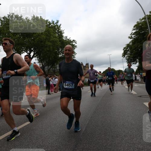 29.06.2025 - hella hamburg halbmarathon Yannick Fuchs http://msf.ph/oto/8326257 29.06.2025 10:51:31 20KM 1200, 1239, 1563, 1715, 1719, 1972, 2236, 2606, 2652, 2759, 2806, 2883, 3141, 3575, 4261, 4579, 5015, 5134, 5391, 5457, 5458, 6281, 6302, 6720, 6892, 7159, 7833, 8744, 9450, 10383, 10408, 10599, 12144, 12509, 12773, 12774, 13376, 13664, 14737, 14951, 15090, 15189, 15220, 15229, 15349, 15664, 16418, 16517, 17455, 17543, 17758, 18508 meine-sportfotos.de