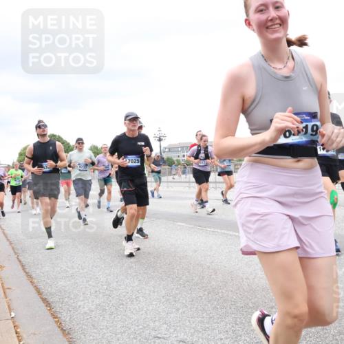 29.06.2025 - hella hamburg halbmarathon Lena Gebhardt http://msf.ph/oto/8326265 29.06.2025 10:57:47 Lombardsbrücke 9233, 1242, 7025, 0319, 13131, 1123, 1242, 1248, 1265, 1388, 1643, 2015, 2041, 2451, 2567, 2900, 3191, 3385, 3388, 3433, 3644, 3750, 3936, 3954, 4059, 4180, 4197, 4429, 4521, 4830, 5117, 5632, 5676, 5736, 5738, 6316, 6337, 6827, 6857, 6916, 7172, 7193, 7556, 7720, 7728, 7977, 7990, 8035, 8159, 8287, 8386, 8474, 8540, 8552, 8708, 8713, 8773, 8873, 9059, 9180, 9233, 9318, 9319, 9394, 9398, 9436, 9481, 9496, 9613, 9832 meine-sportfotos.de