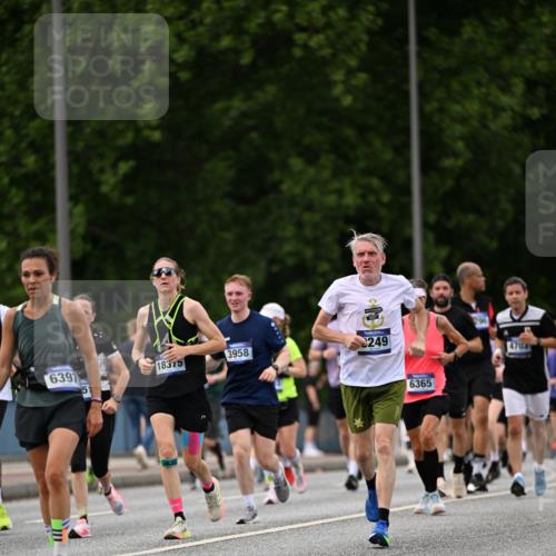29.06.2025 - hella hamburg halbmarathon Dr. Thomas Lammeyer http://msf.ph/oto/8326361 29.06.2025 10:39:31 Kennedybrücke 1417, 1497, 1821, 1849, 2198, 2265, 2787, 3170, 3958, 4333, 4564, 4696, 4703, 5027, 5793, 6029, 6335, 6365, 6379, 6397, 6471, 6746, 6803, 6859, 7020, 7386, 7733, 8249, 8296, 9342, 9803, 10335, 10358, 10360, 10393, 10652, 11320 meine-sportfotos.de