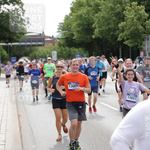 29.06.2025 - hella hamburg halbmarathon Jannik Wohlers http://msf.ph/oto/8326394 29.06.2025 10:39:50 Lombardsbrücke 1018, 1037, 1291, 1691, 2019, 2109, 2254, 2515, 2572, 2866, 2888, 3237, 3295, 3515, 3607, 3808, 3810, 4173, 4271, 4471, 4756, 5113, 5263, 5351, 5352, 5877, 5975, 6097, 6363, 6463, 6548, 6673, 6750, 6866, 6876, 6890, 6920, 7108, 7174, 7675, 7850, 8815, 9187, 9495, 10474, 10806, 10818, 10953, 11176, 11188, 11244, 11653, 11717, 11970, 11973, 12364, 12444, 12501, 12760, 13005, 13069, 13290, 13410, 13466, 13577, 13651, 14851, 15549, 15927, 16681, 17318 meine-sportfotos.de