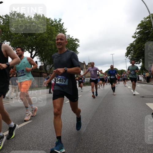 29.06.2025 - hella hamburg halbmarathon Yannick Fuchs http://msf.ph/oto/8326395 29.06.2025 10:51:31 20KM 1200, 1239, 1563, 1715, 1719, 1972, 2236, 2606, 2652, 2759, 2806, 2883, 3141, 3575, 4261, 4579, 5015, 5134, 5391, 5457, 5458, 6281, 6302, 6720, 6892, 7159, 7833, 8744, 9450, 10383, 10408, 10599, 12144, 12509, 12773, 12774, 13376, 13664, 14737, 14951, 15090, 15189, 15220, 15229, 15349, 15664, 16418, 16517, 17455, 17543, 17758, 18508 meine-sportfotos.de